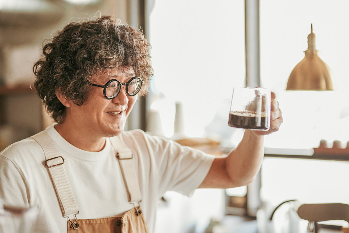 Barista preparando café de especialidad en Japón, BAGTOWN COFFEE.